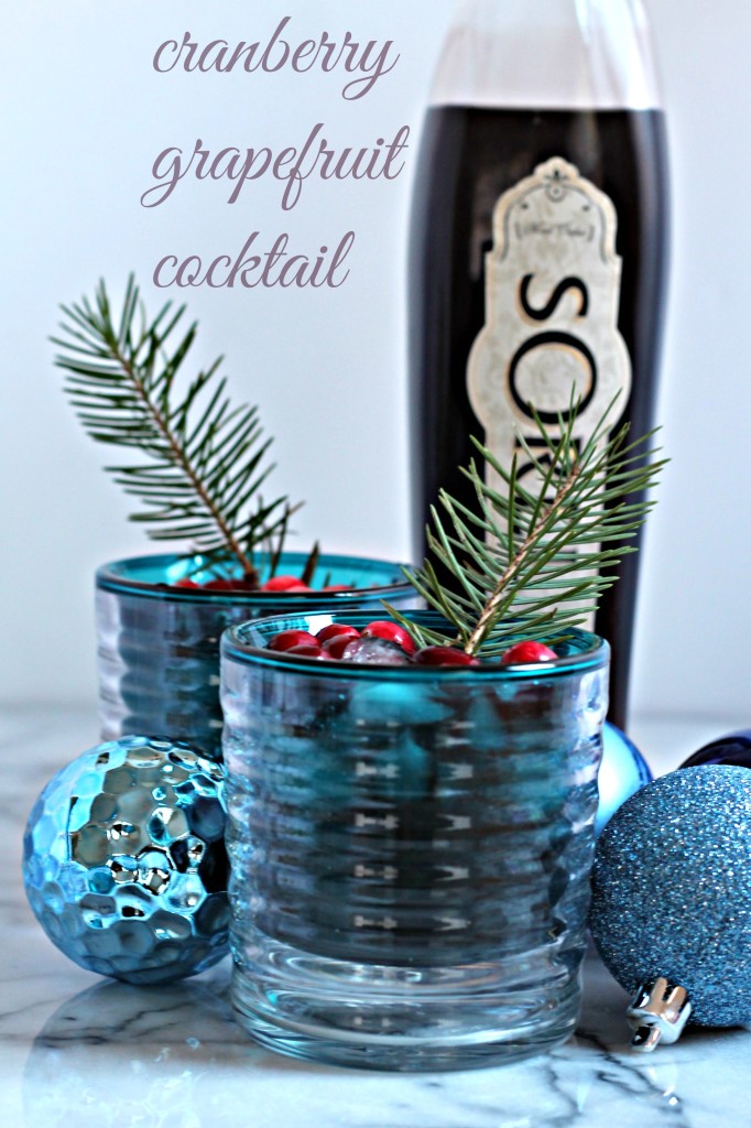 Celebrate the holidays with this Cranberry Grapefruit Cocktail, a refreshing recipe to brighten your winter parties! 