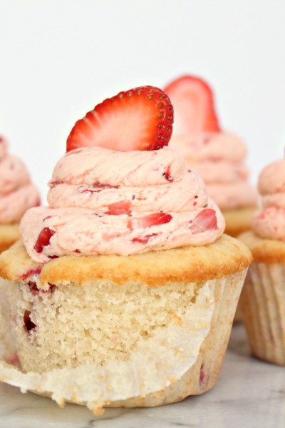 Fresh Strawberry Cupcakes Recipe - Get it from CookingWithBooks.net